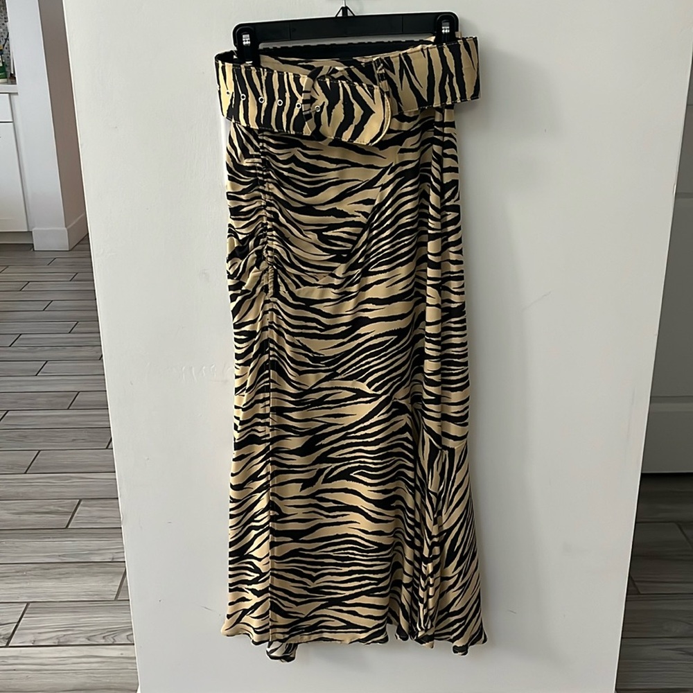 Nicholas black gold fitted midi skirt with belt women’s size 2